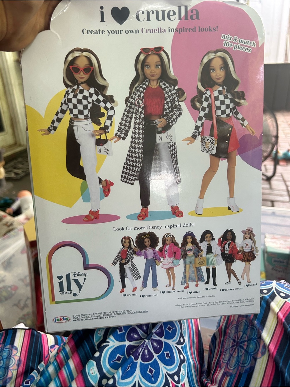 Disney ILY Cruella Fashion Doll - Black, White & Red - Picture 8 of 12